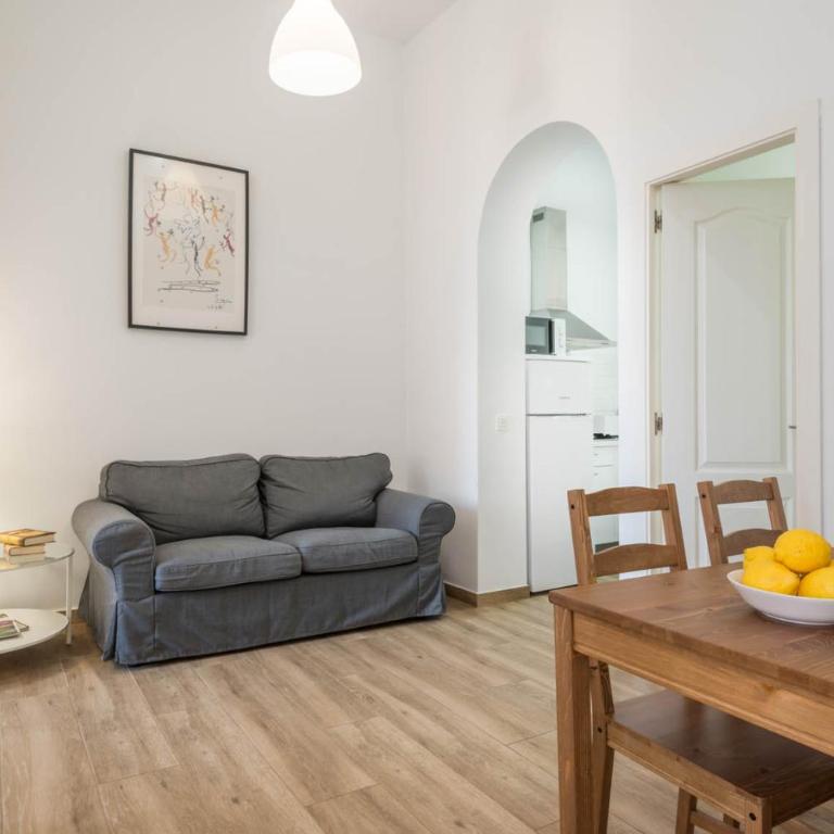 Apartamentos Alcazaba - Three-Bedroom Apartment with View - 5