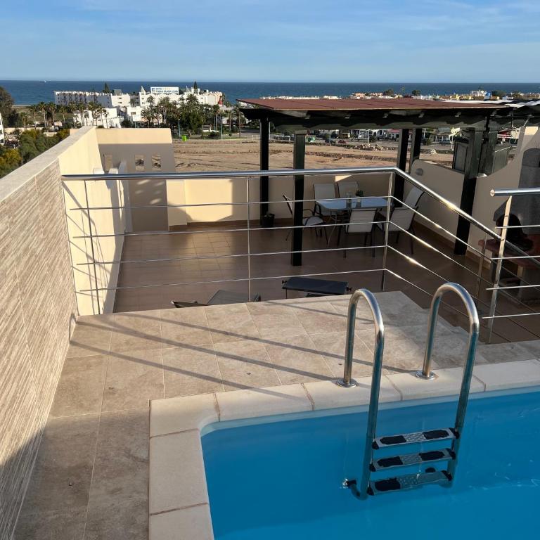 Atico con piscina privada vistas al mar - Apartamento con vistas al mar - 1
