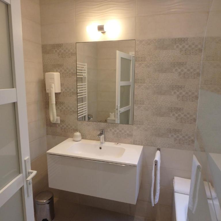 Residence Veles Plage - Appartement 2 Chambres avec Terrasse (4 Personnes - Vue sur Mer - Premier Étage) - 3