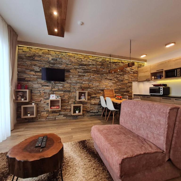 Lux Apartman Lucky - One-Bedroom Apartment - 2