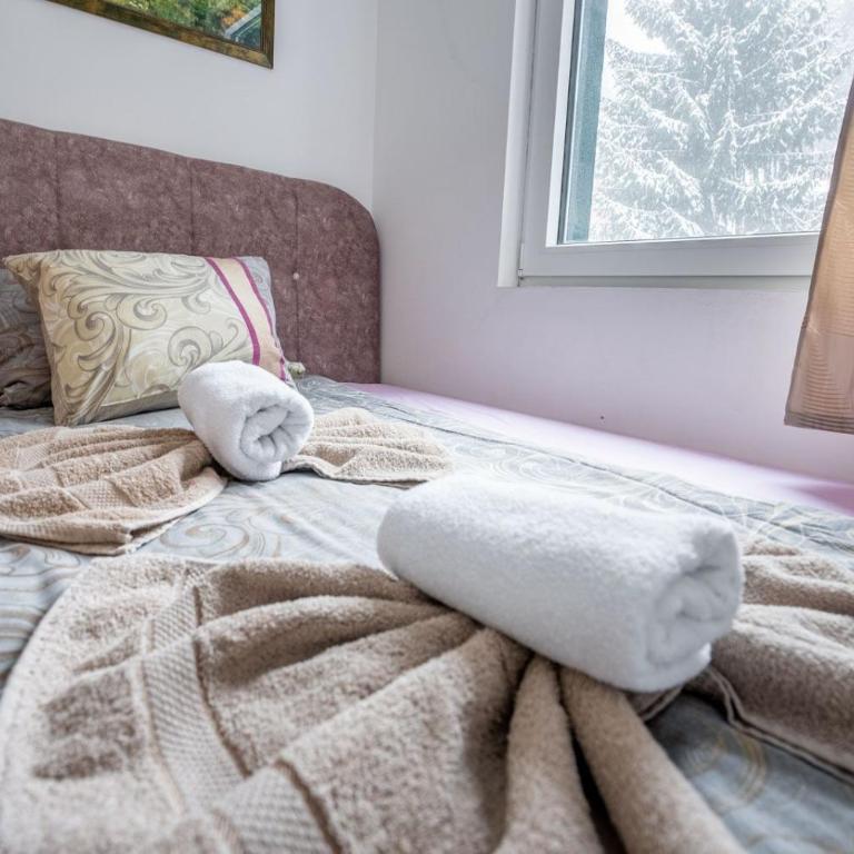 Lux Apartman Lucky - One-Bedroom Apartment - 17