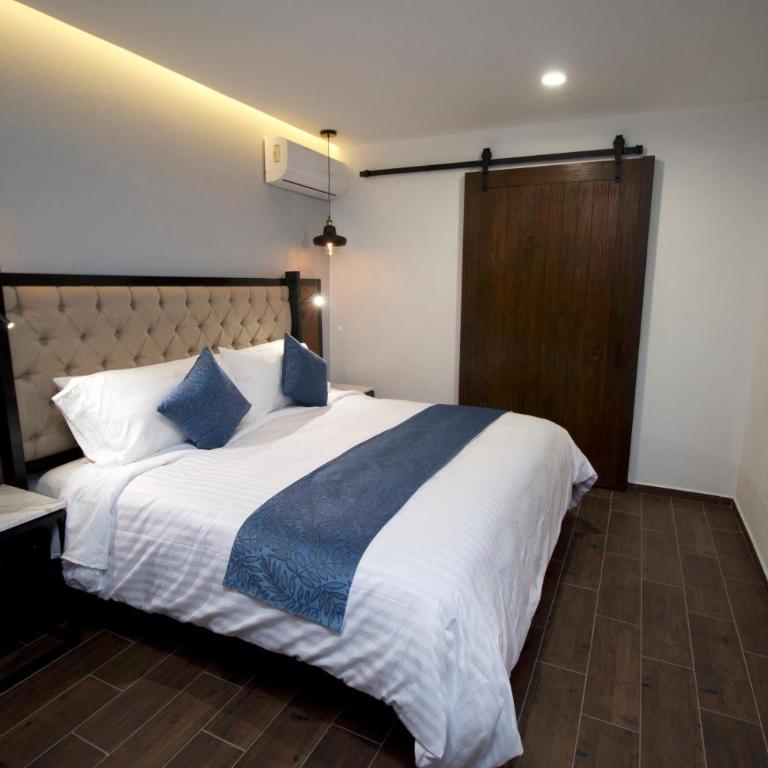 Hotel Boutique Casa Loreta - Deluxe Queen Room - 3