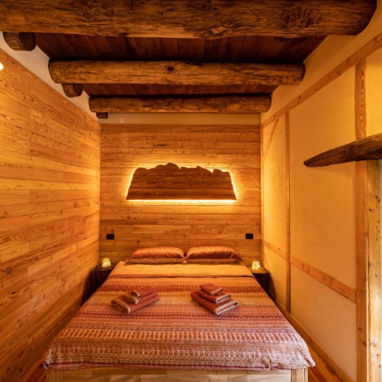 B&B IDUEVAGAMONDI immerso nel bosco tra le MONTAGNE con area benessere come EXTRA - Camera Matrimoniale con Vista Montagna - 1