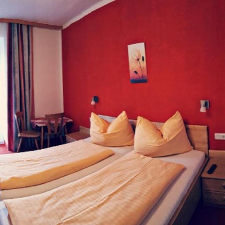Hotel Pension Oswald - Doppelzimmer mit Balkon - 8