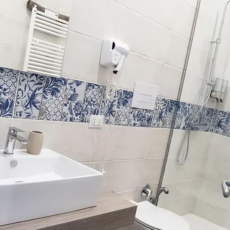 Garibaldi Rooms 29 - Piazza Marina a Palermo - In pieno Centro. - Double Room with Private Bathroom - 6