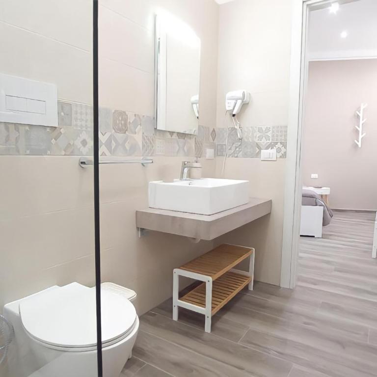 Garibaldi Rooms 29 - Piazza Marina a Palermo - In pieno Centro. - Double Room with Private Bathroom - 10