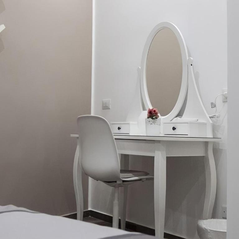 Garibaldi Rooms 29 - Piazza Marina a Palermo - In pieno Centro. - Triple Room with Private Bathroom - 5