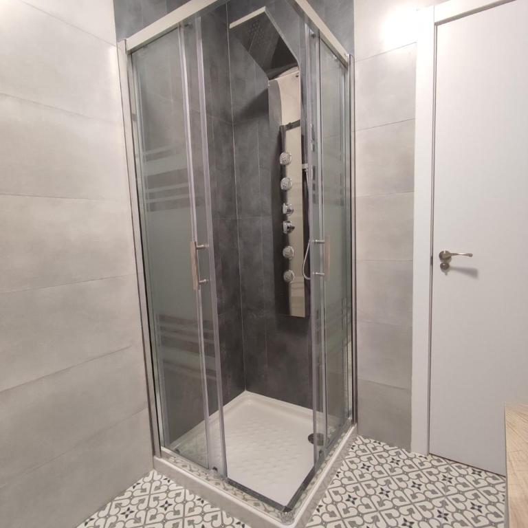 APARTAMENTO RECIEN REFORMADO EN EL CENTRO DE VILAGARCÍA DE AROUSA. - Apartamento de 3 dormitorios - 6