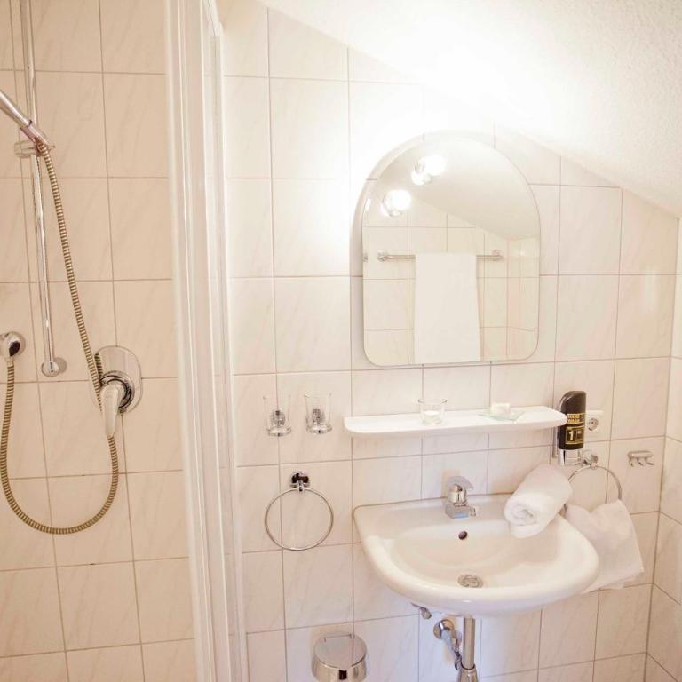 Gästehaus Birkenhof - Doppelzimmer mit Balkon - 3