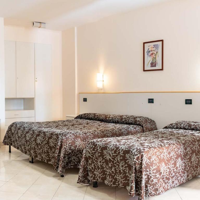Hotel Marinella - Standard Quadruple Room - 1