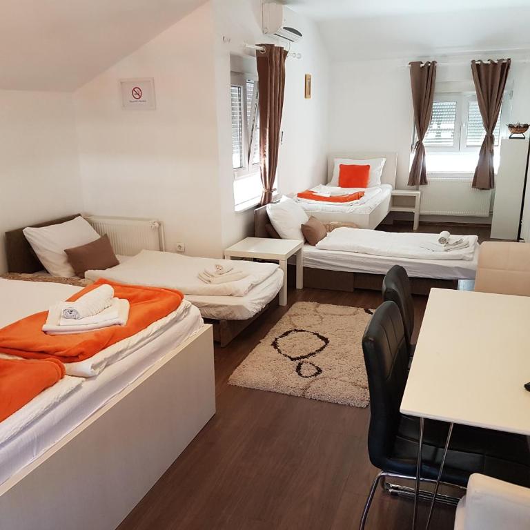 Apple Line Appartments - King Studio with Sofa Bed - 3