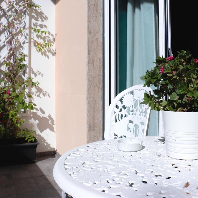 Aron Only Suites Bed and Breakfast - Camera Tripla con Balcone - 2