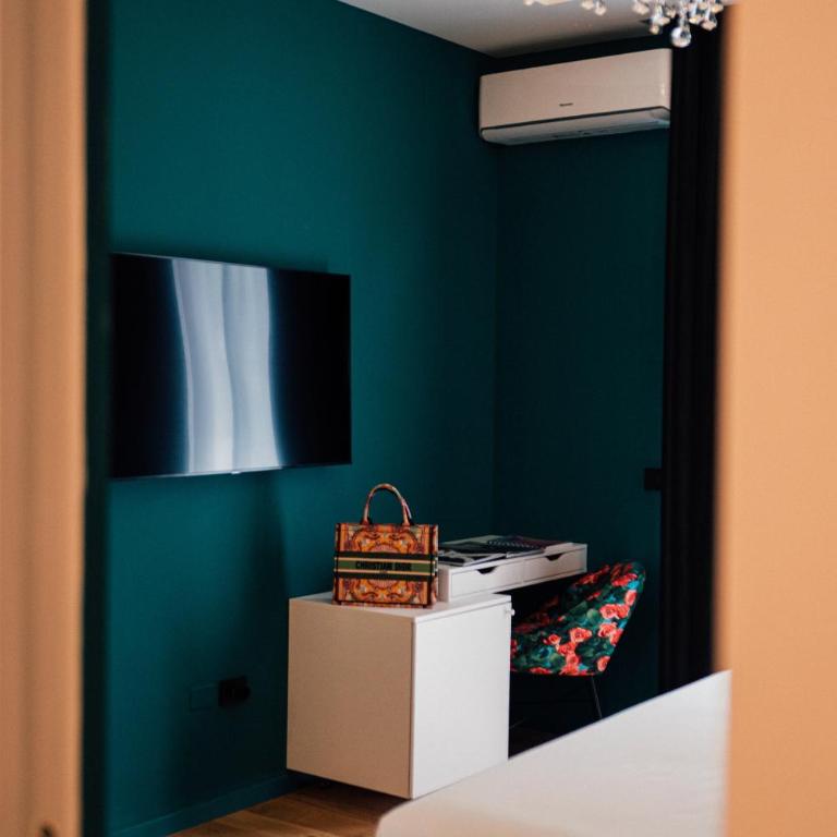 Aron Only Suites Bed and Breakfast - Suite King con Balcone - 14