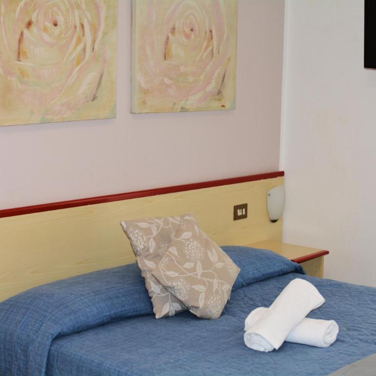 HOTEL LA MADUNINA - Classic Quadruple Room - 3
