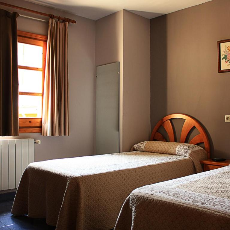 Hostal Casa Lacreu - Double or Twin Room - 16