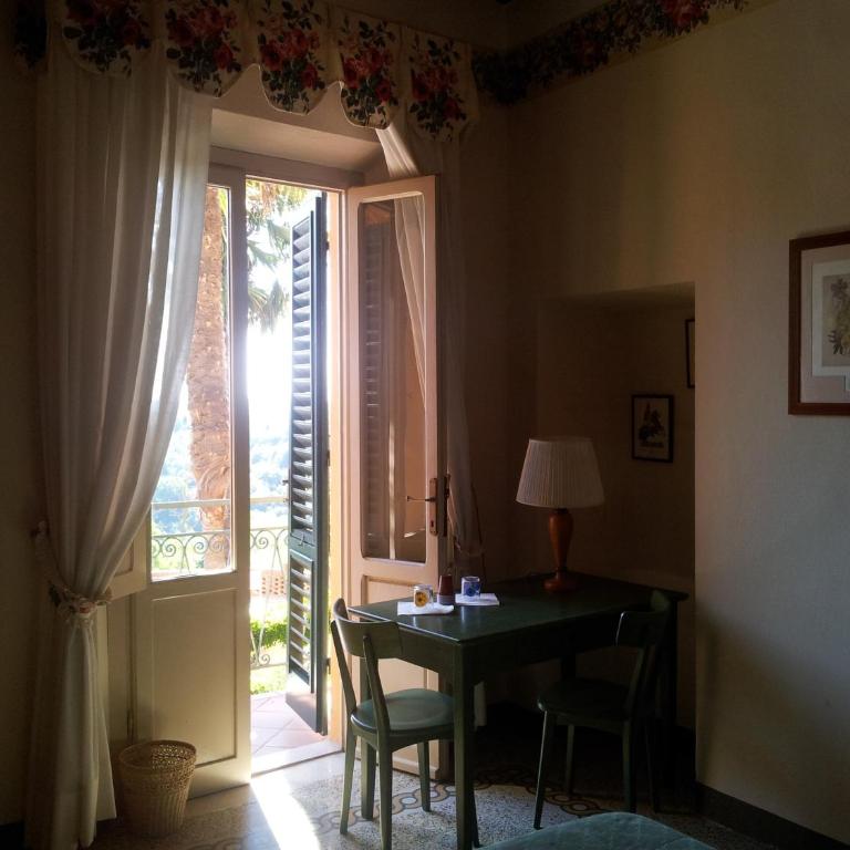 Soggiorno Dimora Del Grifo - Camera Matrimoniale con Doccia in Comune - 3