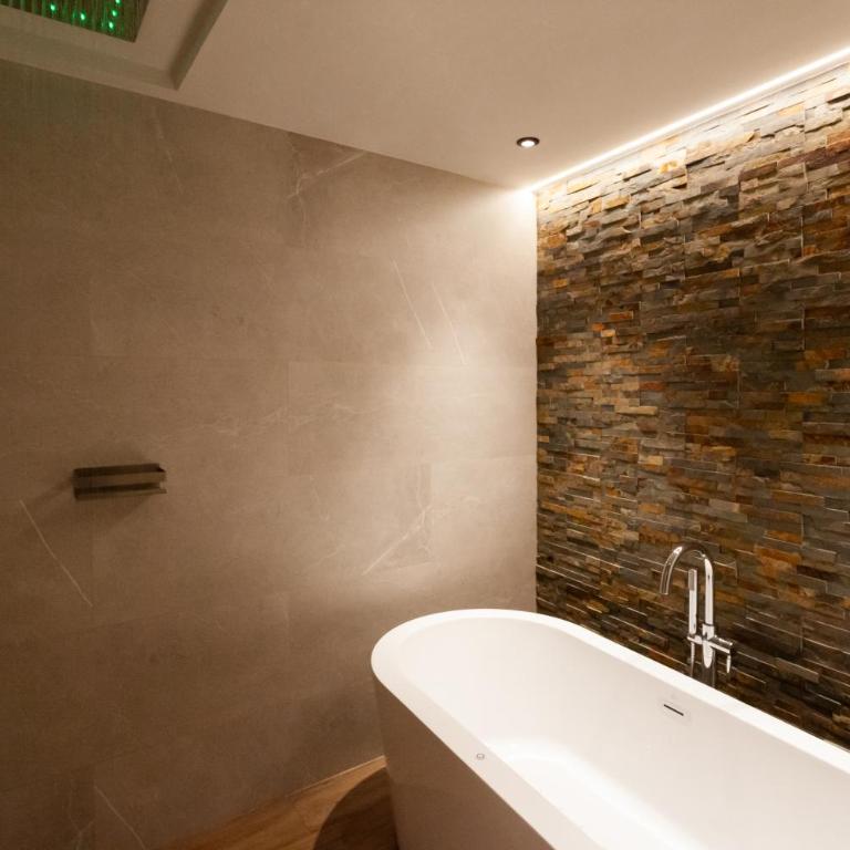 Welldone Sierpes Boutique - Suite con bañera de hidromasaje - Cama extragrande - 8