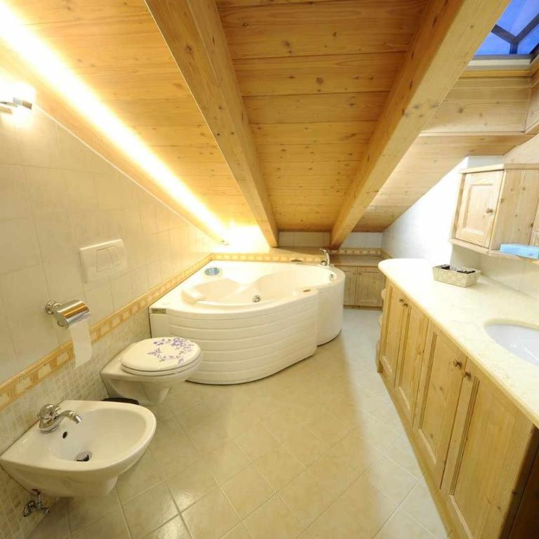Chalet Lucky Exclusive by Livigno Accomodation - Apartment - 5