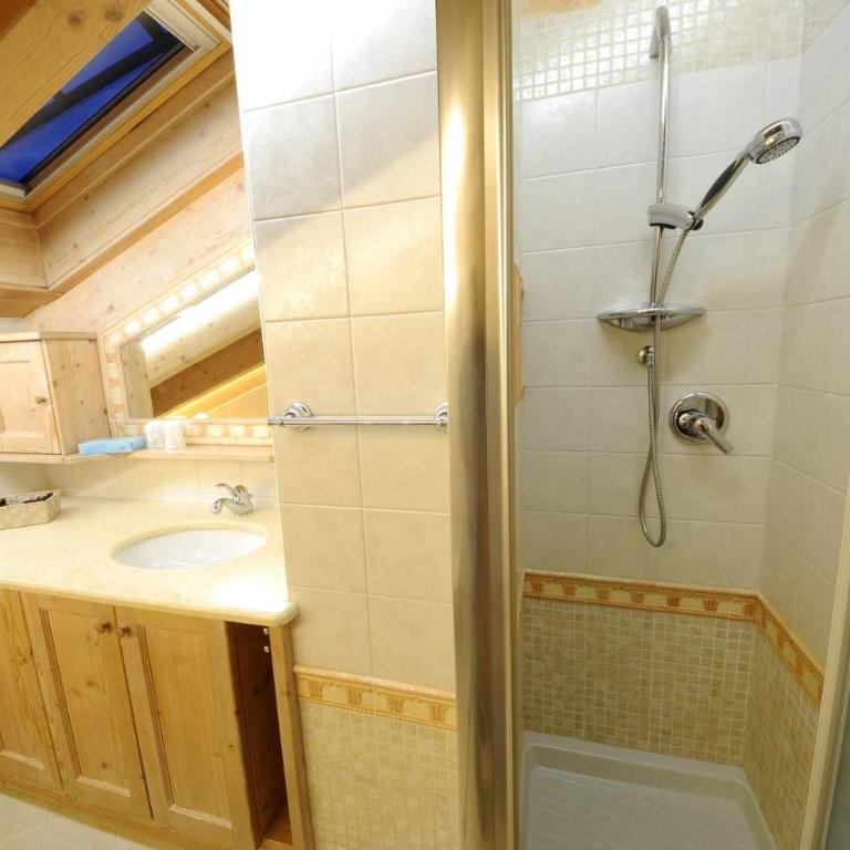 Chalet Lucky Exclusive by Livigno Accomodation - Apartment - 8