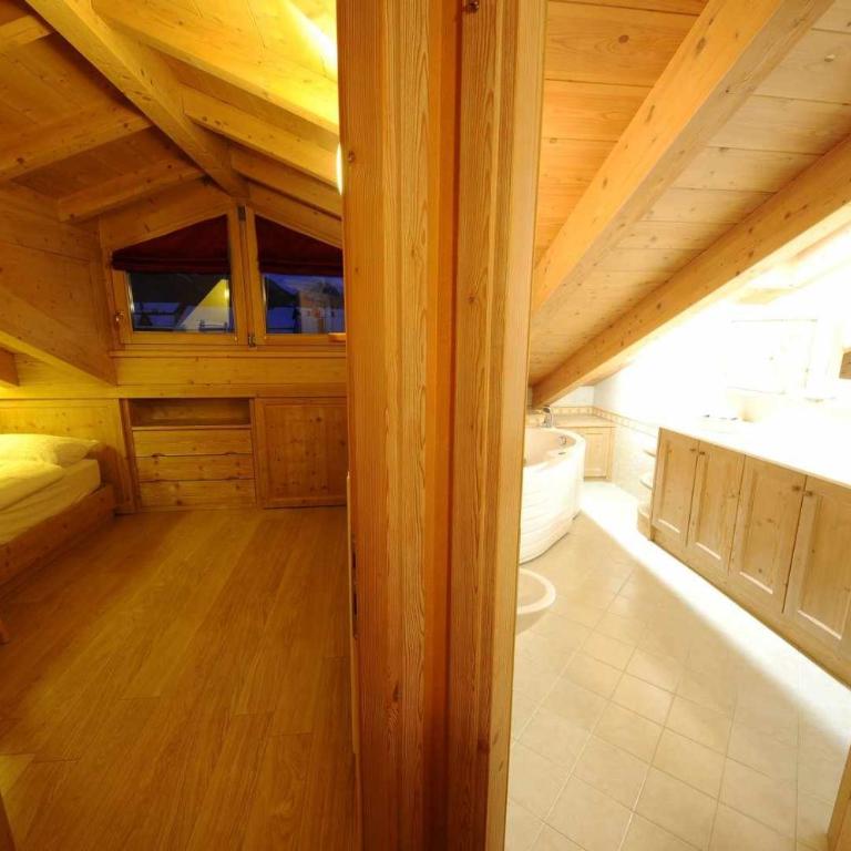 Chalet Lucky Exclusive by Livigno Accomodation - Apartment - 2