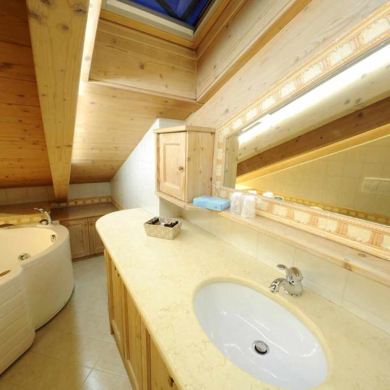 Chalet Lucky Exclusive by Livigno Accomodation - Apartment - 26