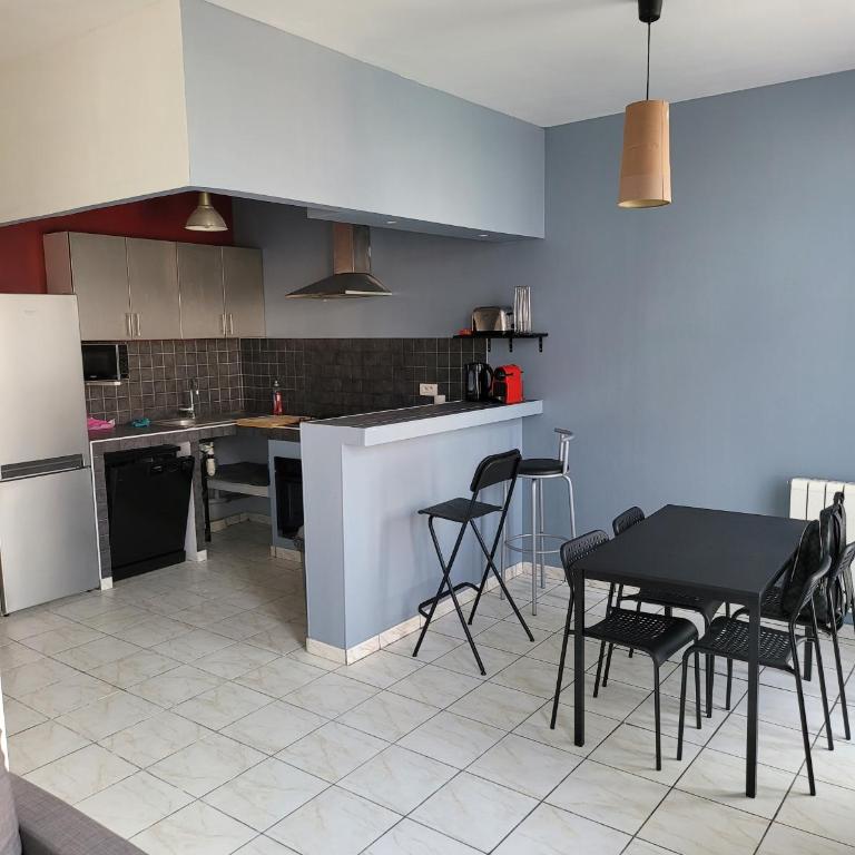 le T3 à 600mètre du vieux port proche de la gare - Appartement 3 Chambres - 1