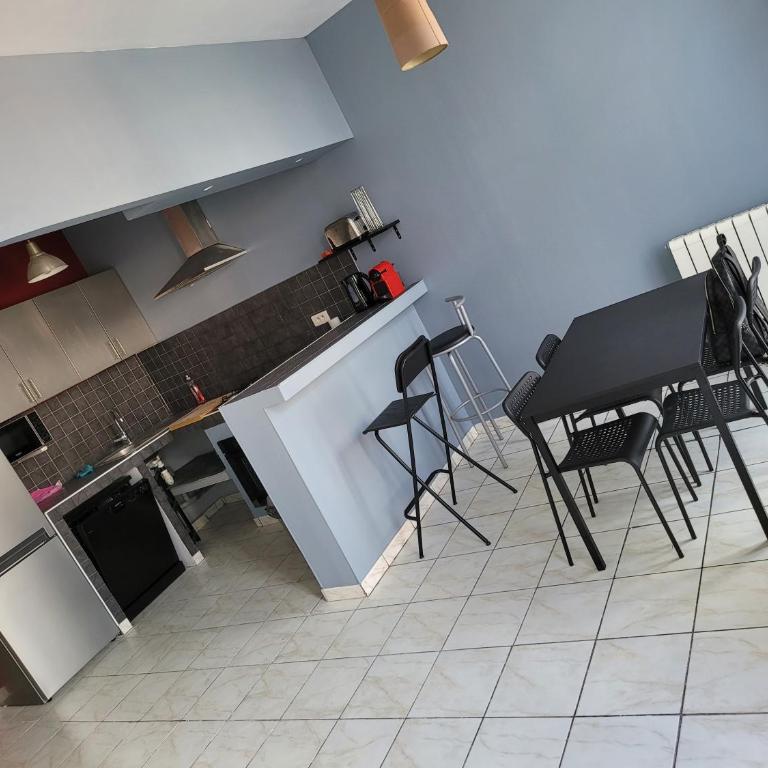 le T3 à 600mètre du vieux port proche de la gare - Appartement 3 Chambres - 4