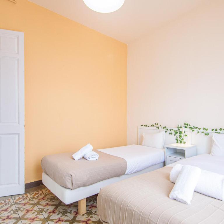Be barcelona arco del triunfo sunny colors 2 - Three-Bedroom Apartment - 5