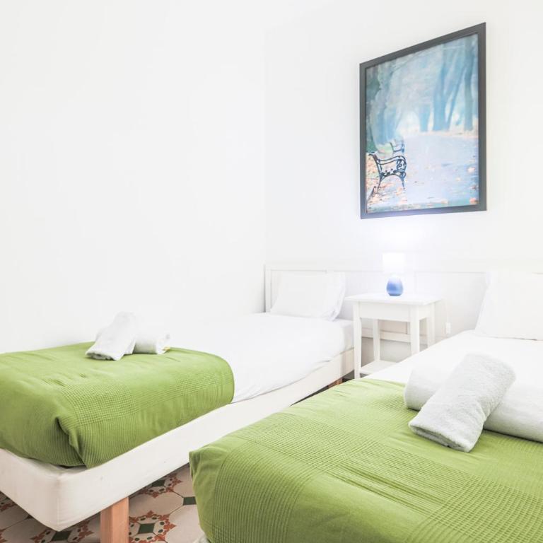 Be barcelona arco del triunfo sunny colors 2 - Three-Bedroom Apartment - 10