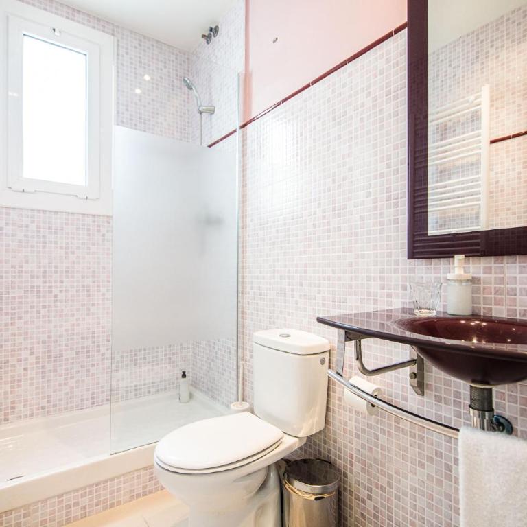 Be barcelona arco del triunfo sunny colors 2 - Three-Bedroom Apartment - 19