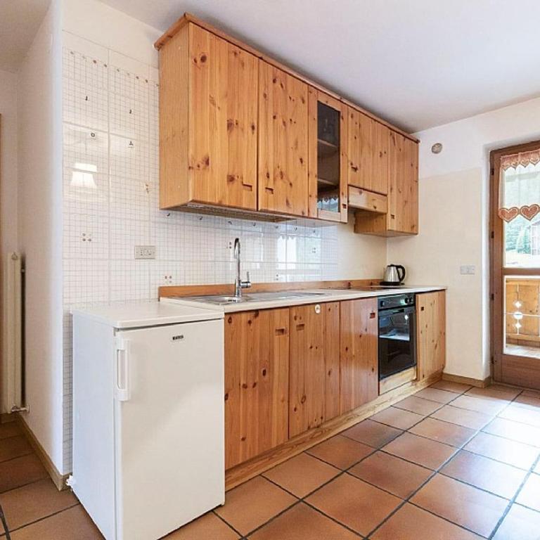 Cesa Testa - Appartamento con 2 Camere da Letto e Balcone - 3