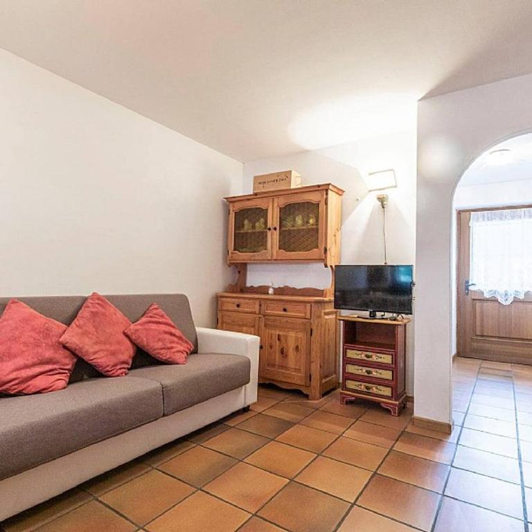 Cesa Testa - Appartamento con 2 Camere da Letto e Balcone - 5