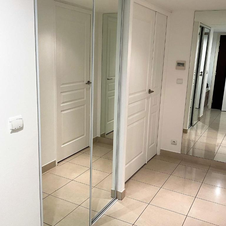 T2 proche de la gare, à 10 minutes à pieds de la Croisette, piscine & parking dans résidence de haut standing - Appartement 1 Chambre - 37