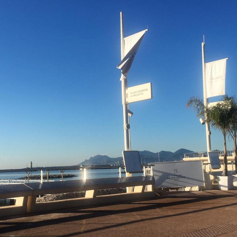 T2 proche de la gare, à 10 minutes à pieds de la Croisette, piscine & parking dans résidence de haut standing - Appartement 1 Chambre - 82