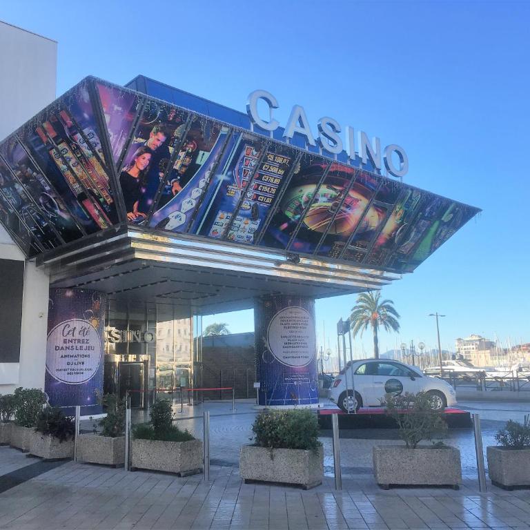 T2 proche de la gare, à 10 minutes à pieds de la Croisette, piscine & parking dans résidence de haut standing - Appartement 1 Chambre - 86