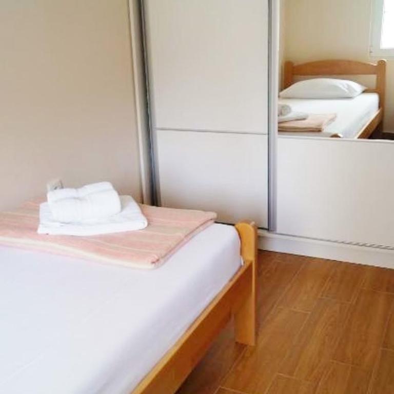 Veron Apartments - Two-Bedroom Apartment with Terrace - 4