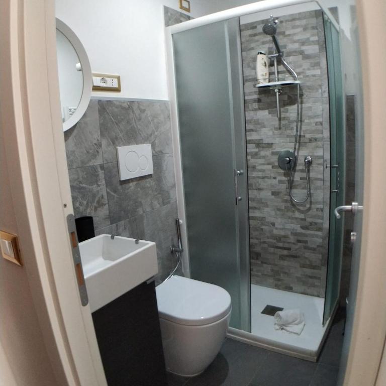B&B Gaudium Colosseo - Camera Matrimoniale Piccola con Bagno Privato - 5