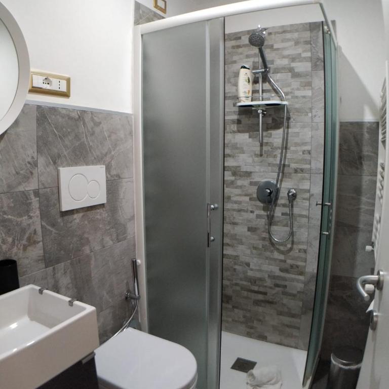 B&B Gaudium Colosseo - Camera Matrimoniale Piccola con Bagno Privato - 8