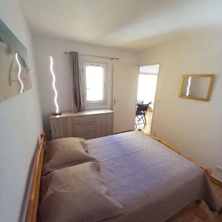 Hélios 24, T2 climatisé, parking, terrasse, 500m plage - Appartement 1 Chambre - 15