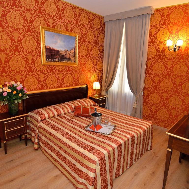 Residenza Goldoni - Camera Matrimoniale/Doppia con Letti Singoli - 13