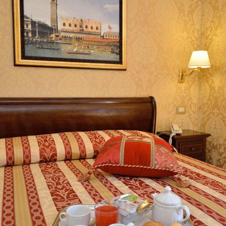 Residenza Goldoni - Camera Matrimoniale/Doppia con Letti Singoli - 18