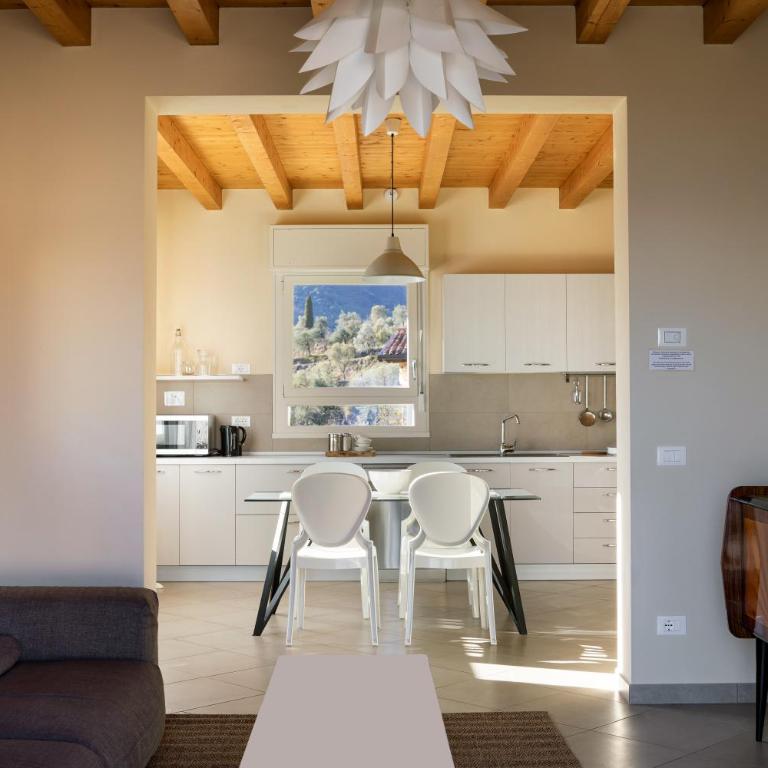 Casa con ampio terrazzo, vista lago e giardino - Casa Vacanze - 1