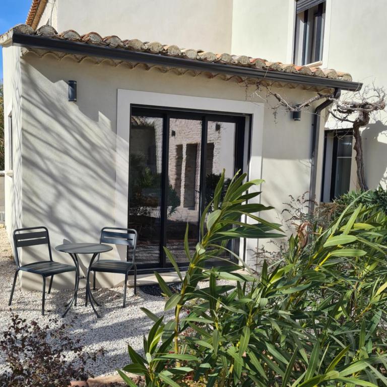 Gîte Le mas des Gypières à l'Isle-sur-la-sorgue - Maison 1 Chambre - 32