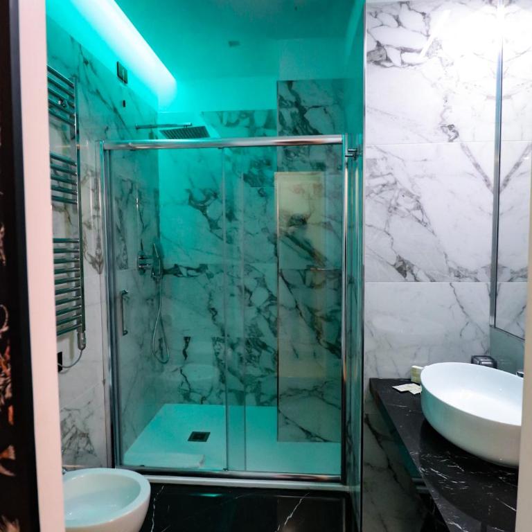 Aron Only Suites Bed and Breakfast - Camera Matrimoniale con Balcone - 4