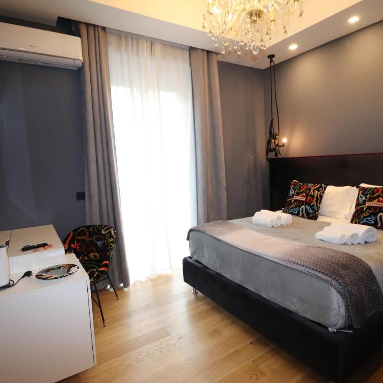 Aron Only Suites Bed and Breakfast - Camera Matrimoniale con Balcone - 3