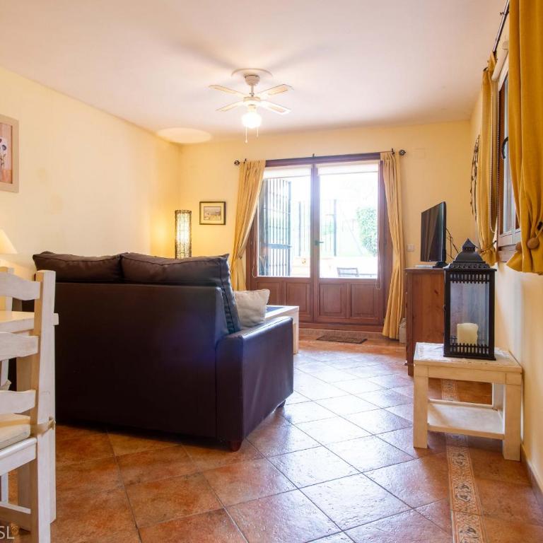 (ROU002) Cómoda Casa con Puerta a la Piscina - Casa Unifamiliar de 3 dormitorios - 3