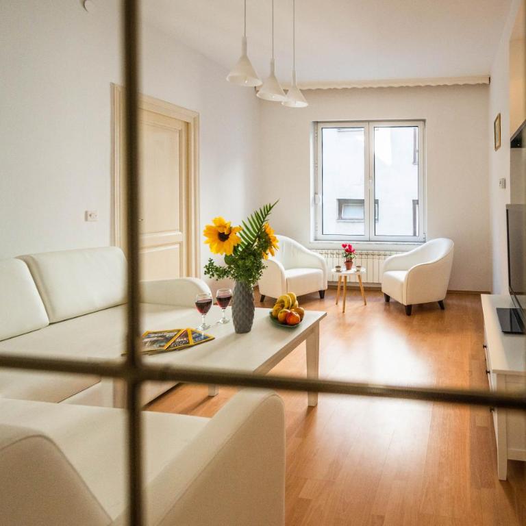 Bright and Modern 1BDR Apartment in the Center - Apartman sa 1 Spavaćom Sobom - 13