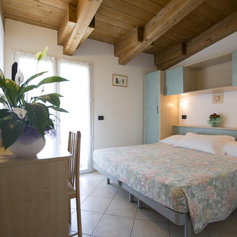 Hotel Desiree - Camera Matrimoniale Standard - 16