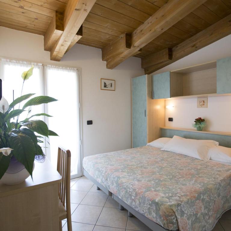 Hotel Desiree - Camera Matrimoniale Standard - 10