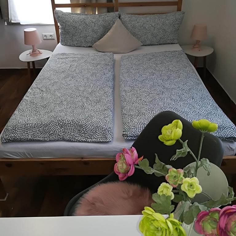 House LA Neuschwanstein Blick - Budget City Hotel - Vierbettzimmer mit privatem externen Bad - 5